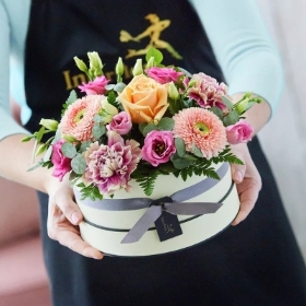 Hatbox made with the finest flowers